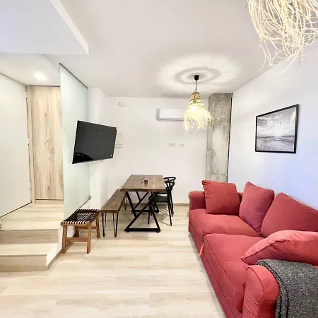 Erisa Ib Carihuela - *